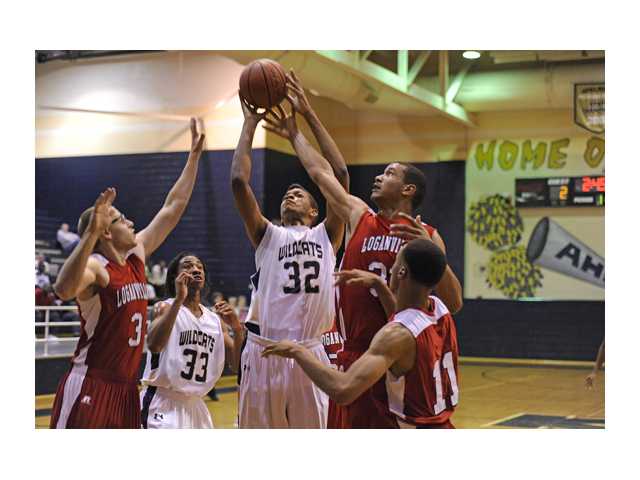 Loganville slips past Wildcats in last minute Loganville slips past Wildcats in last minute