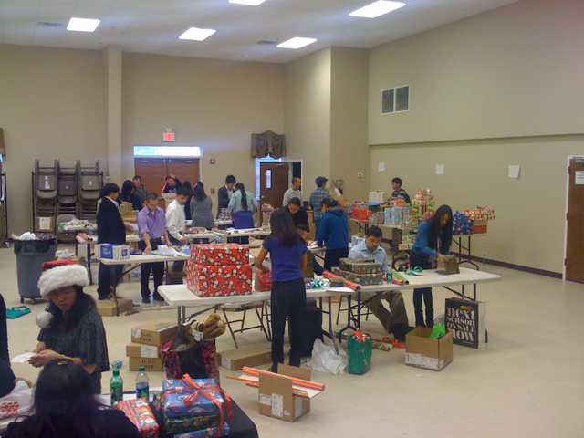 Hmong New Hope Church spreads Christmas message Hmong New Hope Church spreads Christmas message
