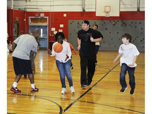 Pro athletes make visit to Statham Elementary