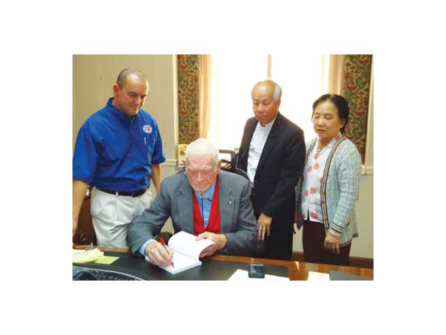 Mayor recognizes ‘Simple seller of noodles’