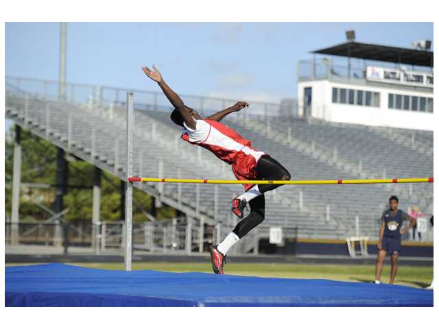 TRACK: Winder-Barrow boys, girls take fifth in Flowery Branch meet