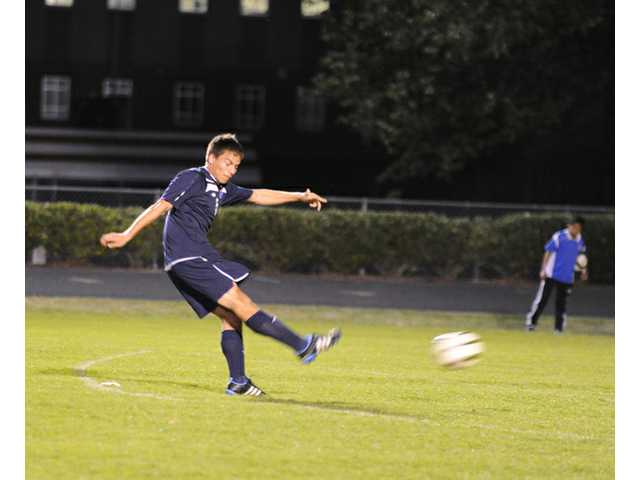 BOYS SOCCER: Winder-Barrow shocks playoff-hopeful Clarke Central