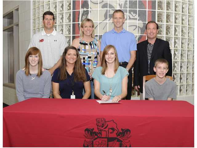 Winder-Barrow athletes sign letters of intent