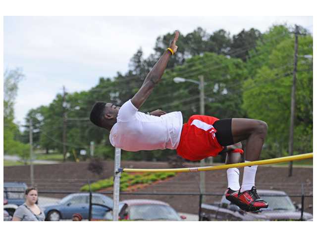 TRACK: Bulldogg track trio set to compete for state titles