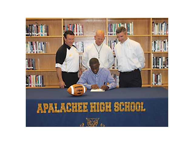 Record-setting Smith inks with Reinhardt