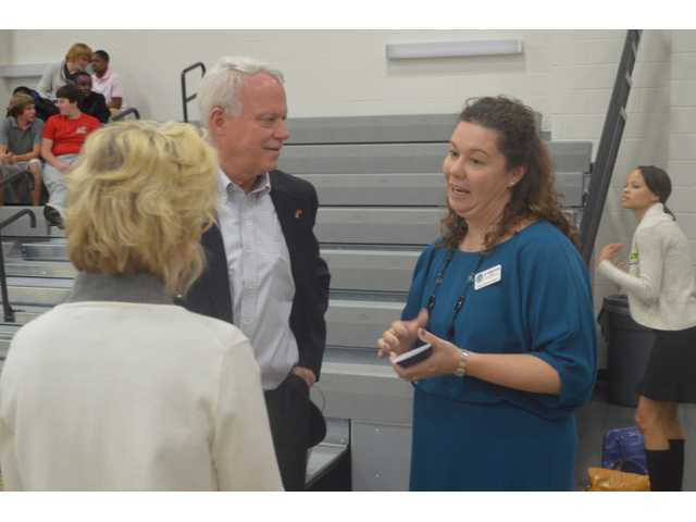 Congressman talks U.S. Constitution with children Congressman talks U.S. Constitution with children