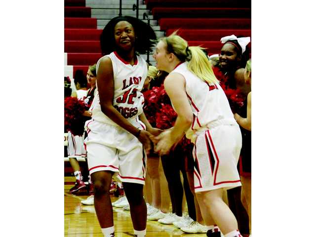 Scrimmage loss highlights needs for Lady Doggs Scrimmage loss highlights needs for Lady Doggs