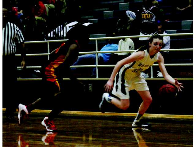 Lady Cats falter to Clarke Lady Cats falter to Clarke