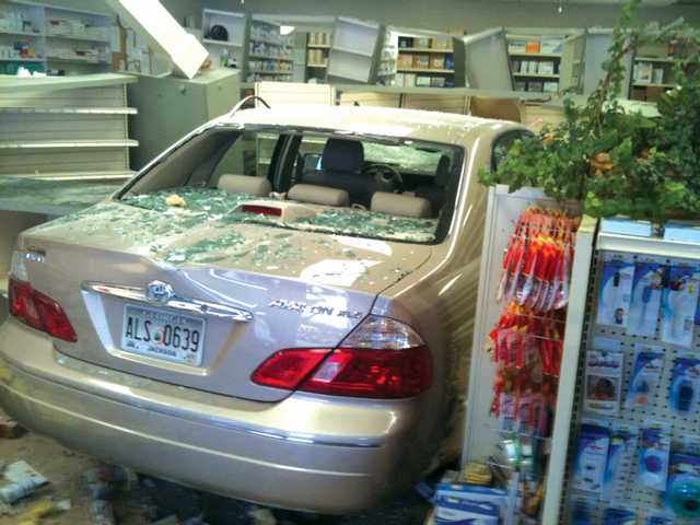 Car drives into Hoschton pharmacy