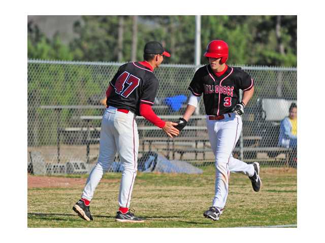Diamond Cats upset Winder-Barrow 8-6