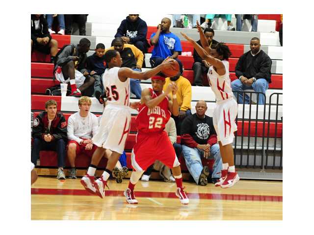 Doggs grab first-place with win Friday