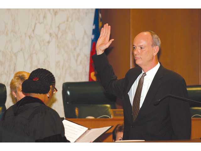 Currie Mingledorff sworn in by Chief Justice Sears