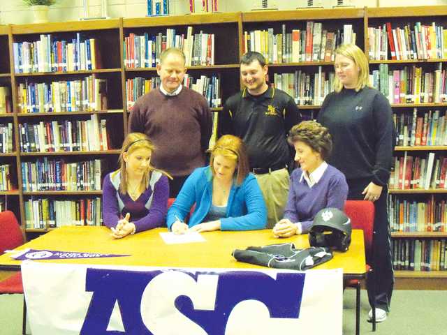Hefner signs to play at Agnes Scott