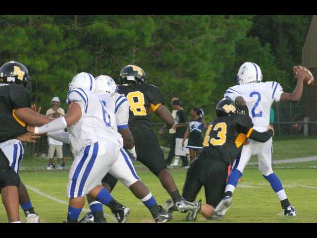 Wildcats hold off Savannah High 28-22