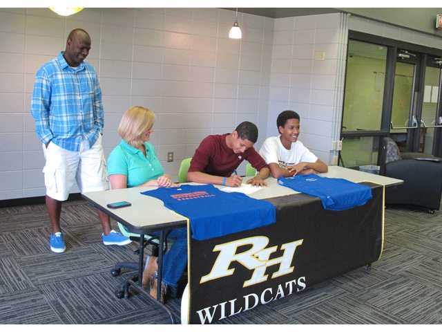 Hoops standout to stay close to home