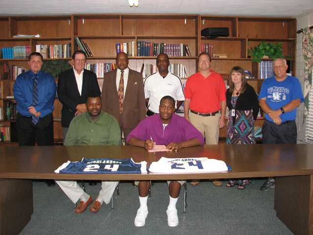 Highlanders sign scholarships