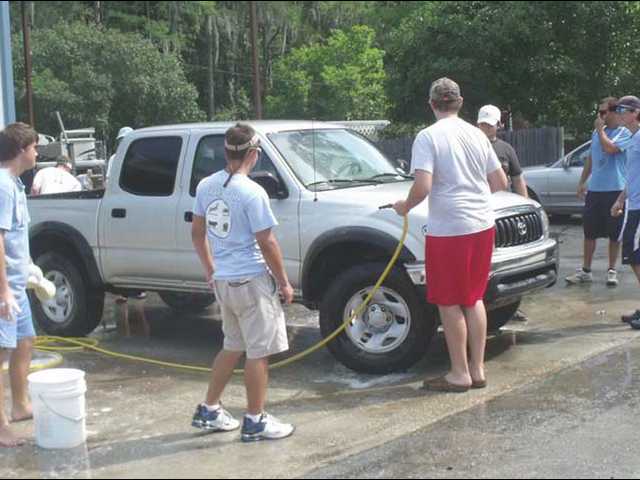 Baseball players raise funds for UGA tourney