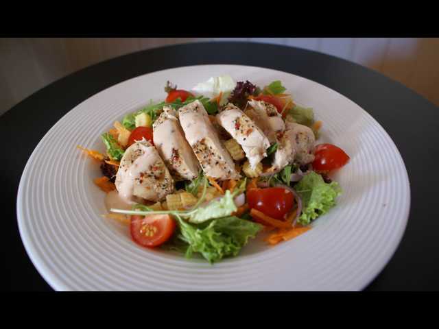 Italian grilled chicken salad