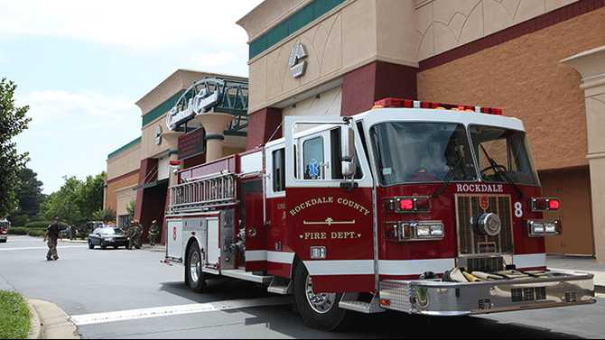 Smoke clears out movie theater