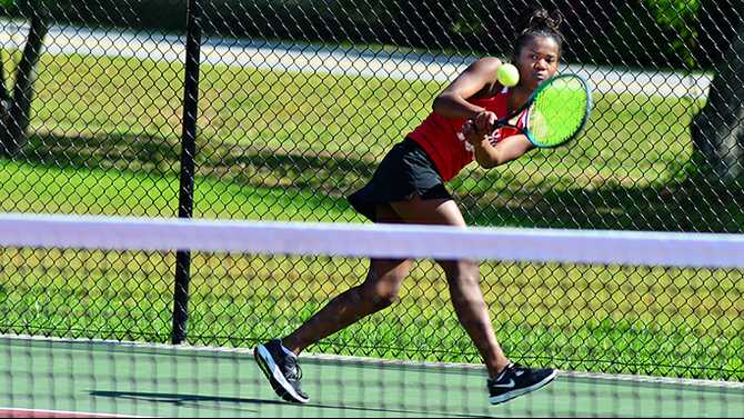 Rockdale tennis sweeps into 16