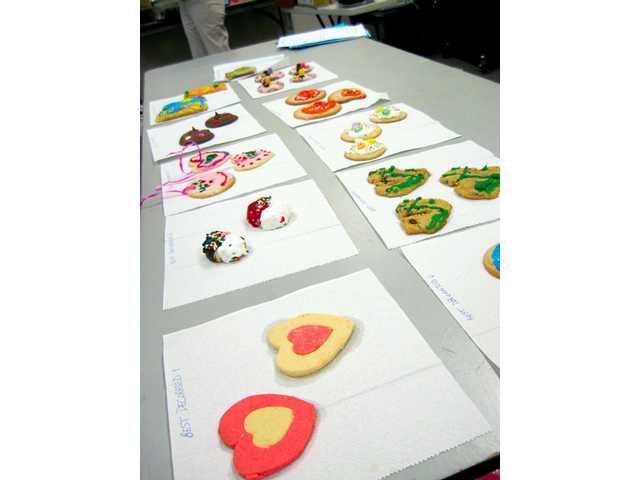 4-H samples the best cookies in town