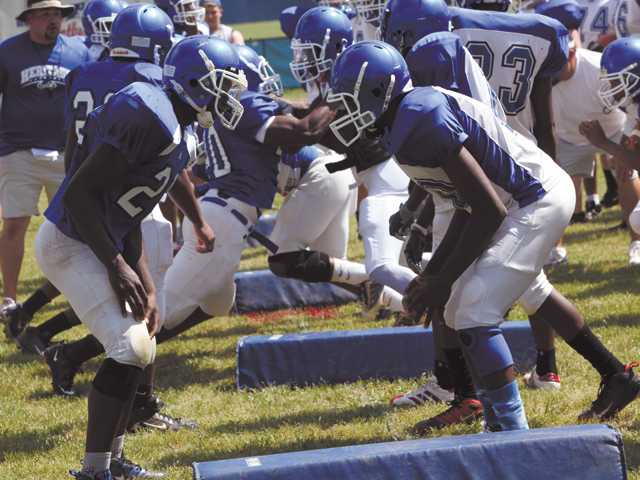 Patriots get physical during spring practices