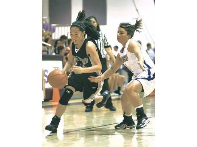 Valencia takes care of basketball, gets good games from Hill, Wright