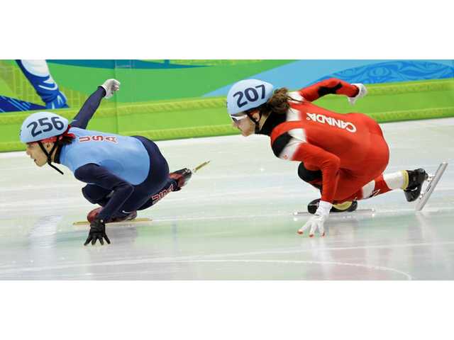 Olympics wrap: Vonn crashes, US hockey pulls out tight game