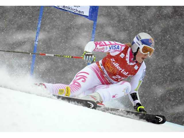 Vonn crashes, will still ski for overall World Cup title 