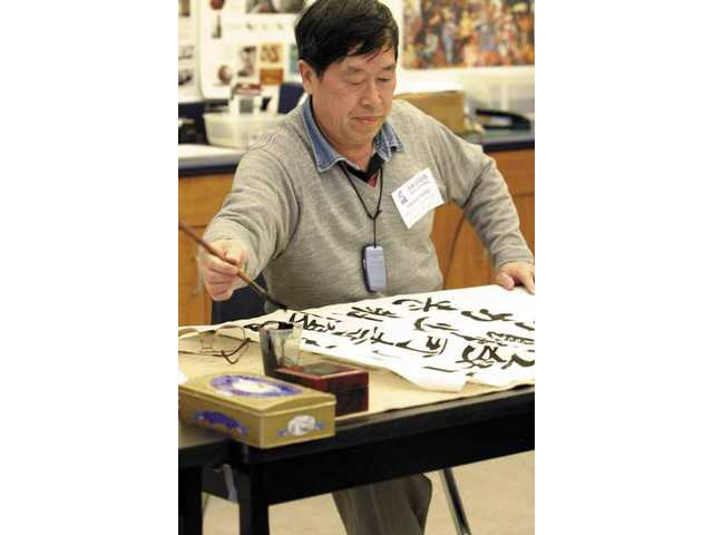 Famous Chinese calligrapher shows work