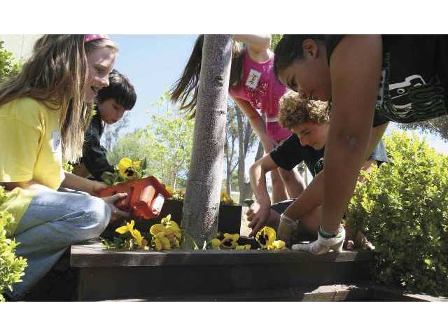 Canyon High mentors new student leaders