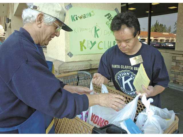 Kiwanis Club food drive