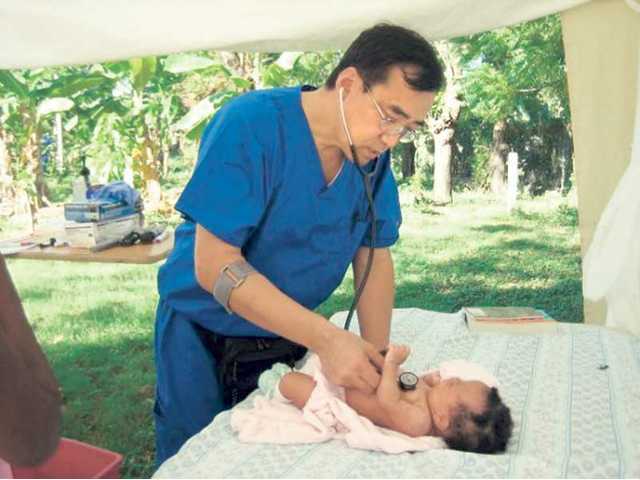 Local doctors treat Haiti quake victims
