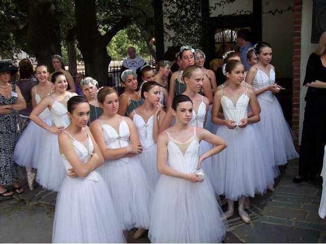 Tea and beautiful ballerinas