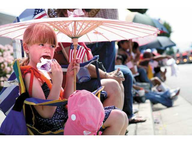 25,000 turn out for annual parade