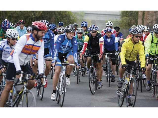 Cyclists start 508 mile race