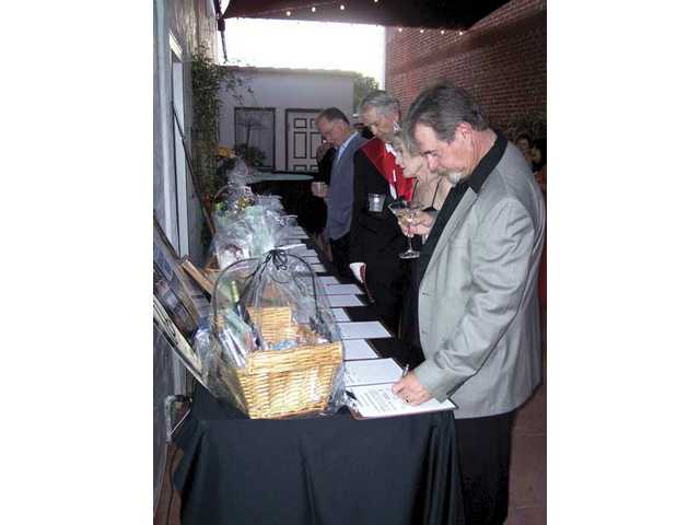 'Bond-ing' for Canyon Theatre Guild