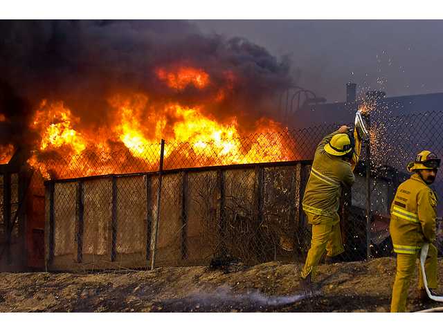 UPDATED: Wildfire threat to SCV diminishes