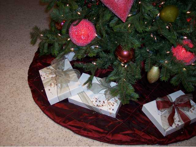 A treat for holiday decorators