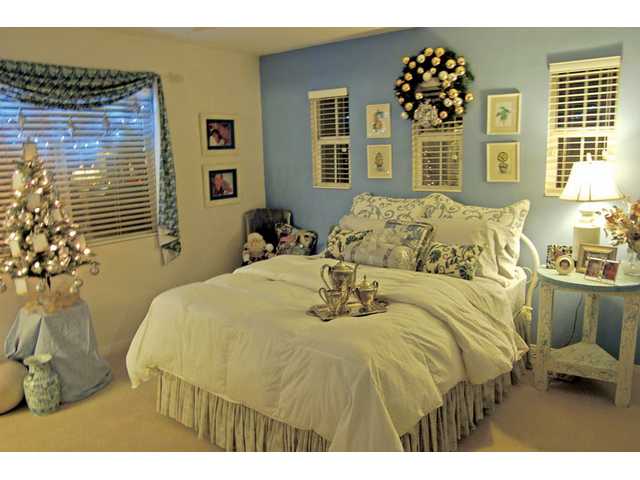 Home Tour offers holiday glamour