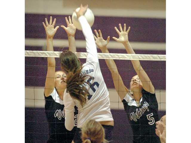 Prep volleyball: Vikes post rough debut