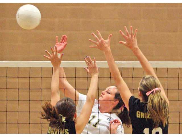 Foothill volleyball: Early jolt pushes ’Cats