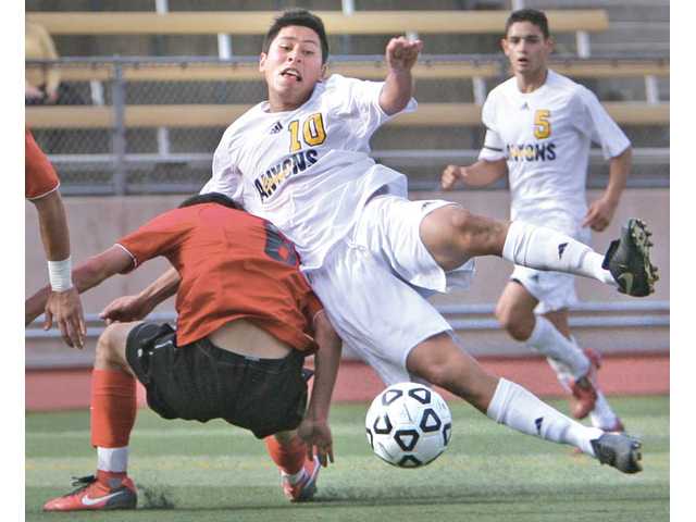 Men's soccer: Cougars continue unlikely run