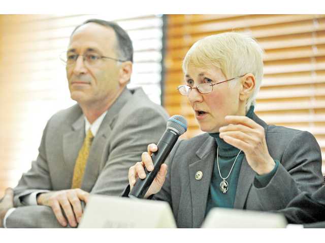 Panel speaks on water at Valencia Country Club