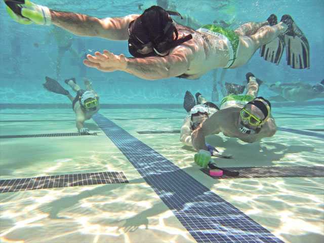 08XX_sports_underwater_hockey_01.jpg