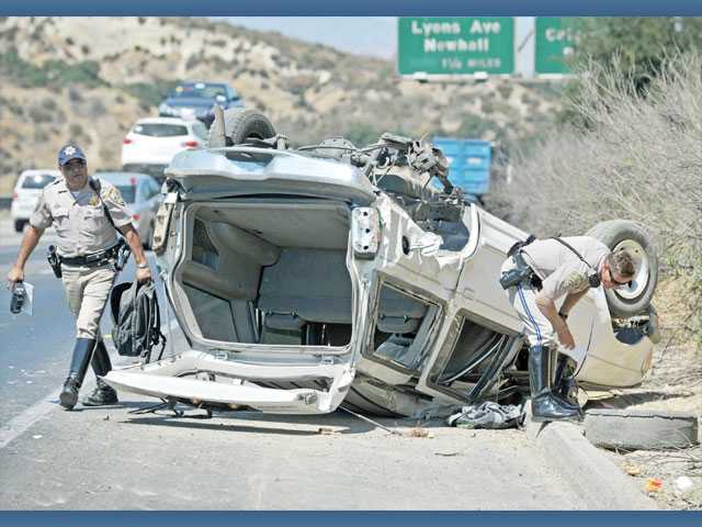 Rollover crash snarls traffic on Interstate 5