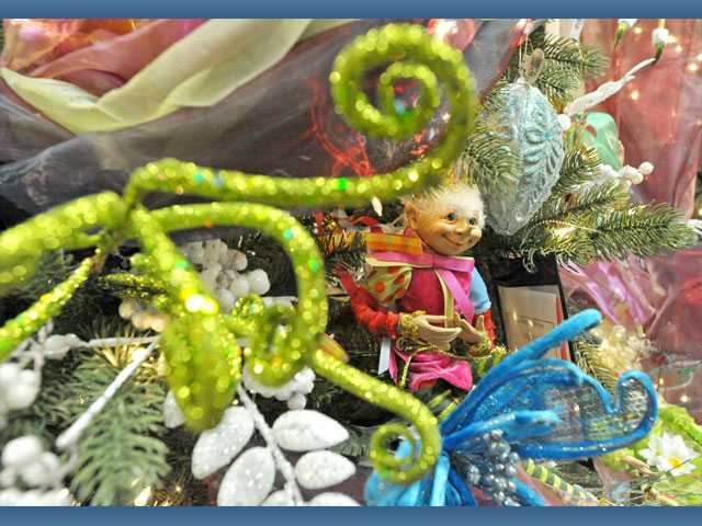 Explore the colors of Christmas