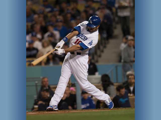 Kershaw wins 10th straight decision, 3-2 over Nats 