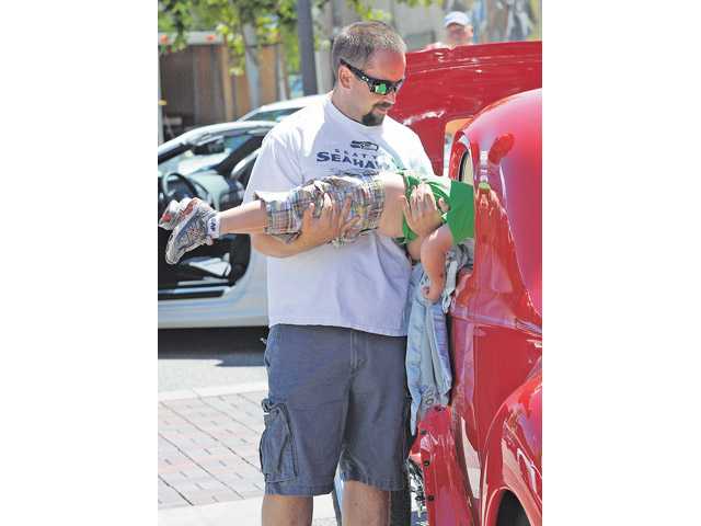 Car show attracts enthusiasts