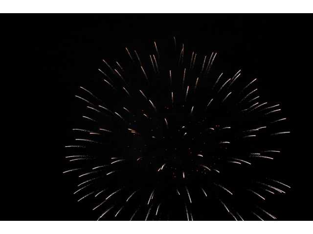 SCV enjoys Fourth fireworks at Westfield Valencia Town Center